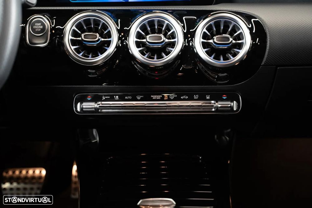 Mercedes-Benz CLA 250 e Shooting Brake AMG Line - 32