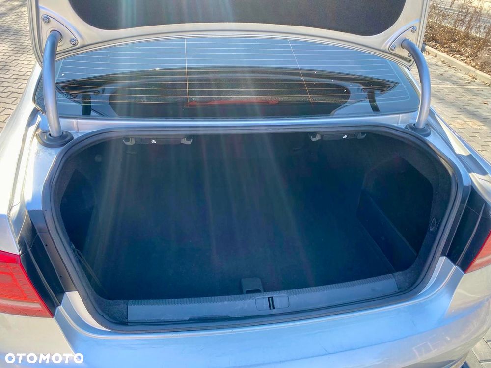 Volkswagen Passat 2.0 TDI Comfortline DSG - 11