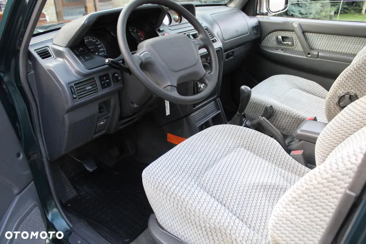 Mitsubishi Pajero 2.8 TD GLS - 35