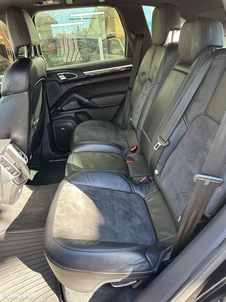 Porsche Cayenne Platinum Edition - 17