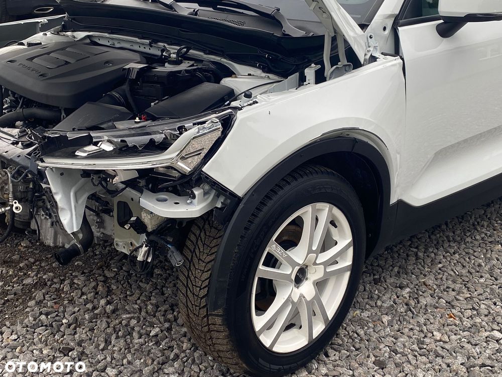 Volvo XC 40 T3 Momentum Pro - 9