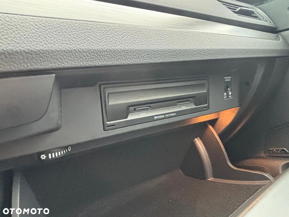 Skoda Superb 2.0 TDI Style - 36