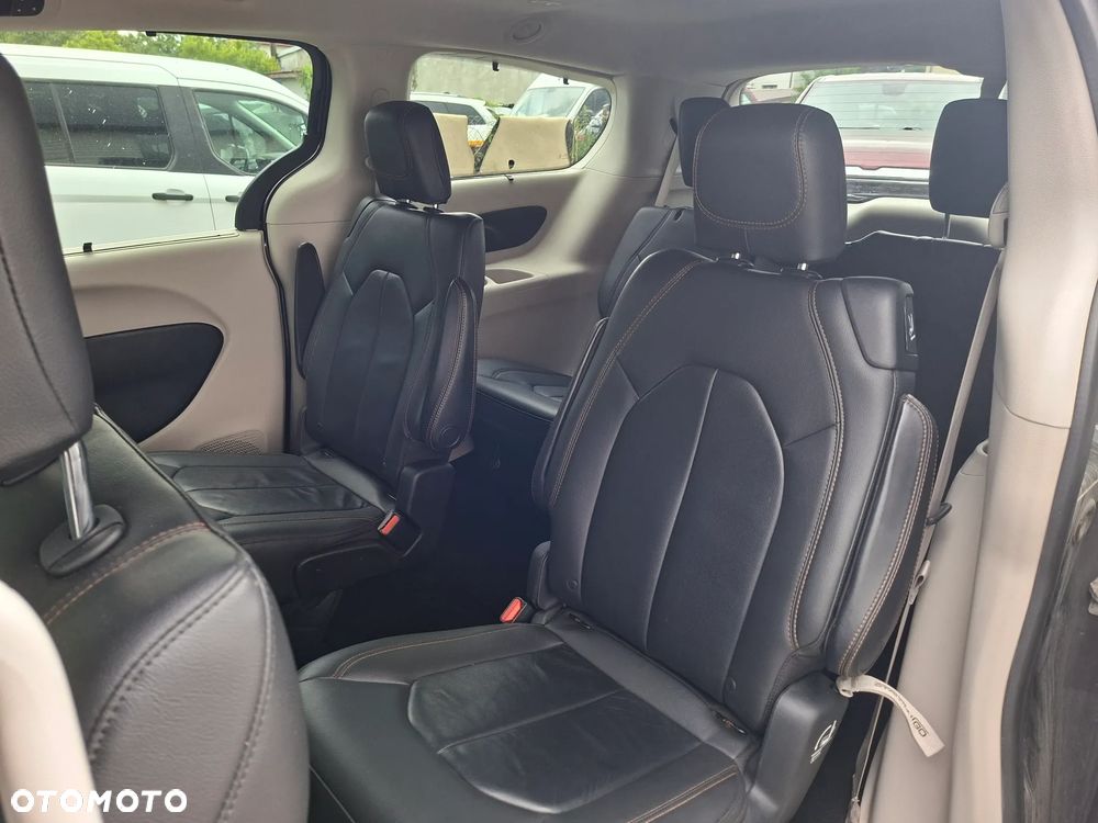 Chrysler Pacifica - 7