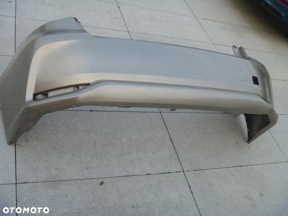 TOYOTA COROLLA E21 SEDAN ZDERZAK TYLNY ORYGINAŁ BEZ PDC - 2