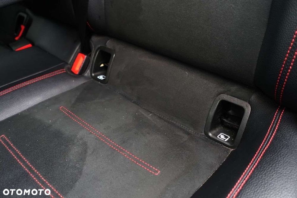 Mercedes-Benz CLA - 11