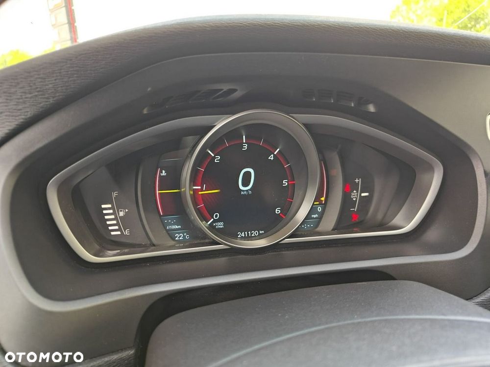 Volvo V40 - 16