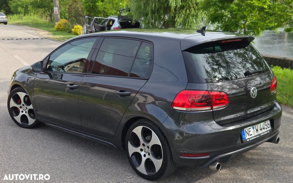 Volkswagen Golf 2.0 GTI - 2