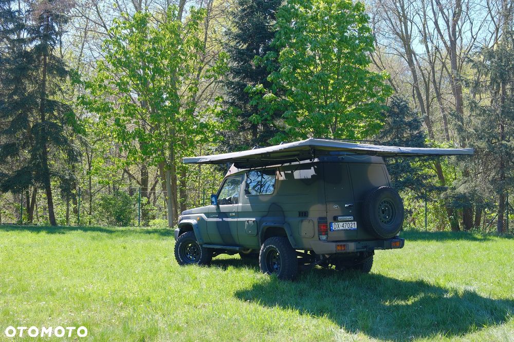 Toyota Land Cruiser - 30