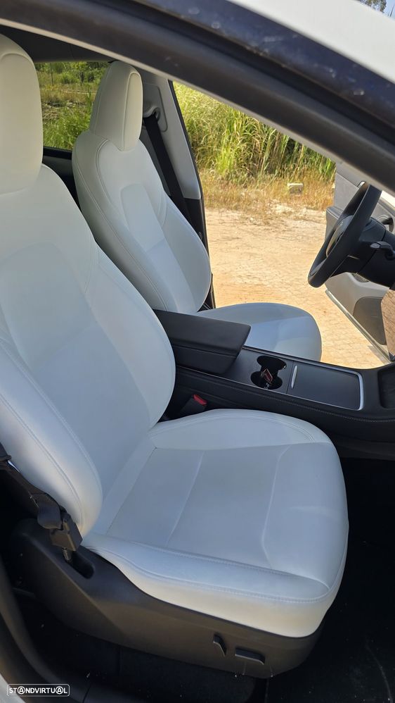 Tesla Model Y Performance Dual Motor AWD - 11