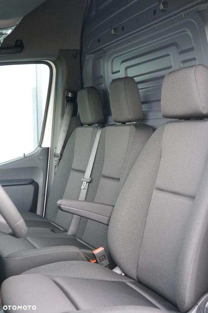Mercedes-Benz Sprinter - 11