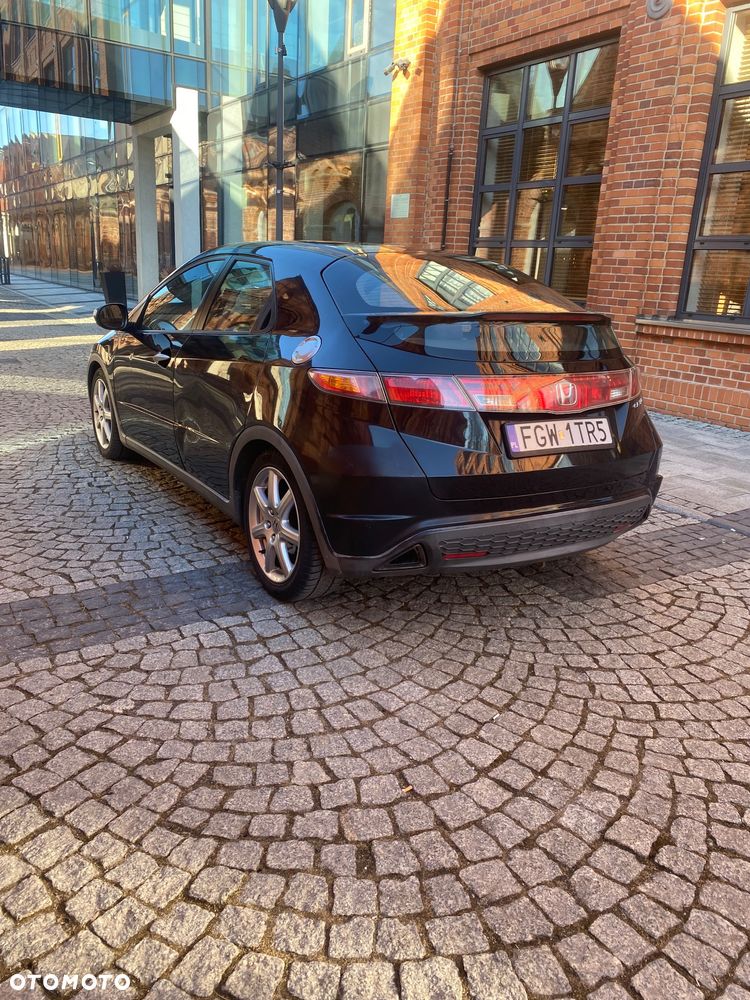 Honda Civic 1.8 Executive - 3