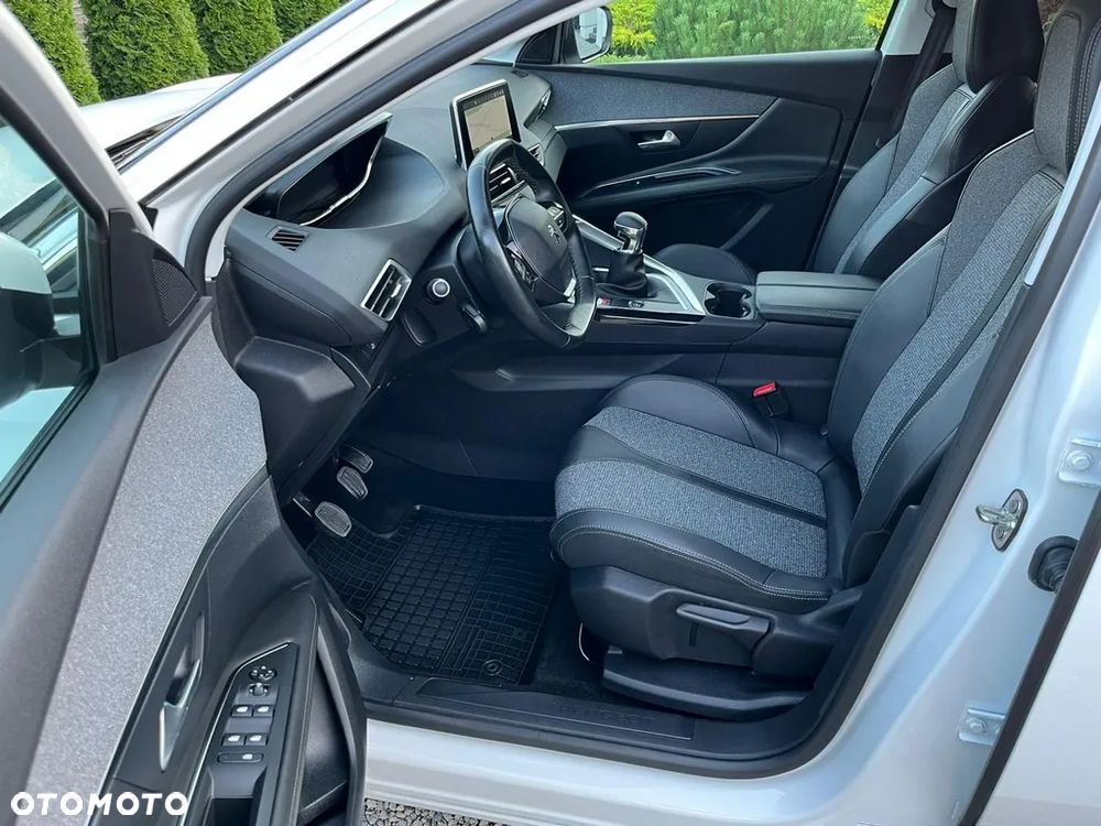 Peugeot 3008 1.2 PureTech Allure S&S - 27