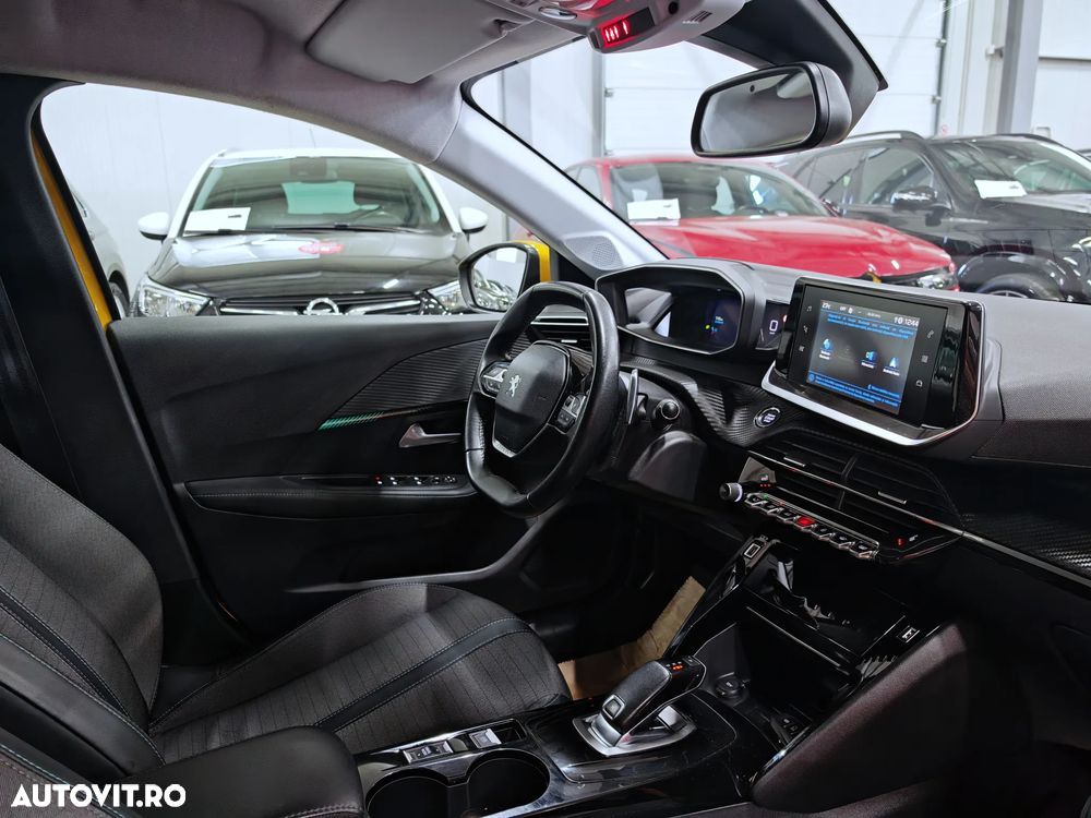 Peugeot 208 PureTech 100 EAT8 Allure - 7