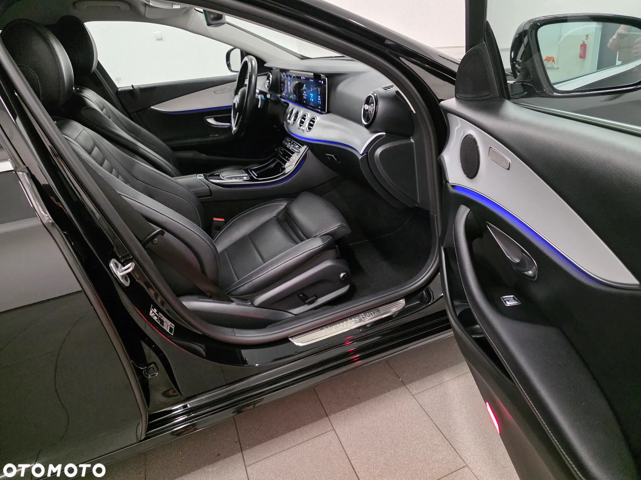 Mercedes-Benz Klasa E 220 d 4Matic 9G-TRONIC AMG Line - 32