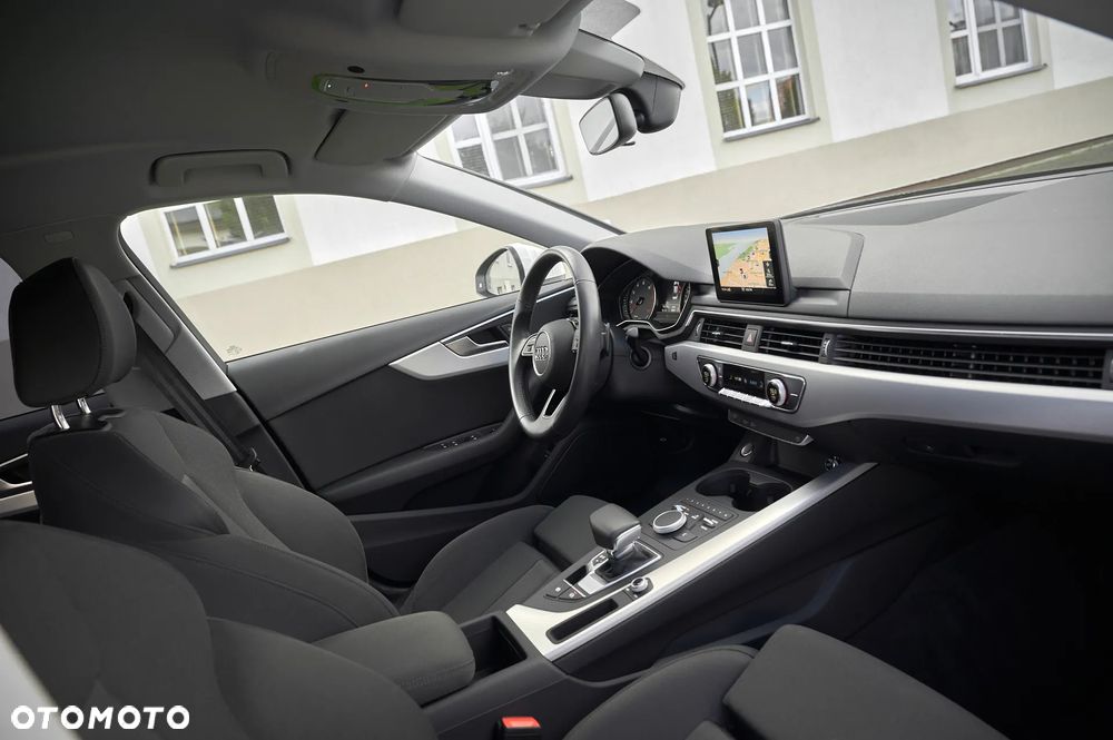 Audi A4 ver-2-0-tfsi-ultra-s-tronic-sport - 32