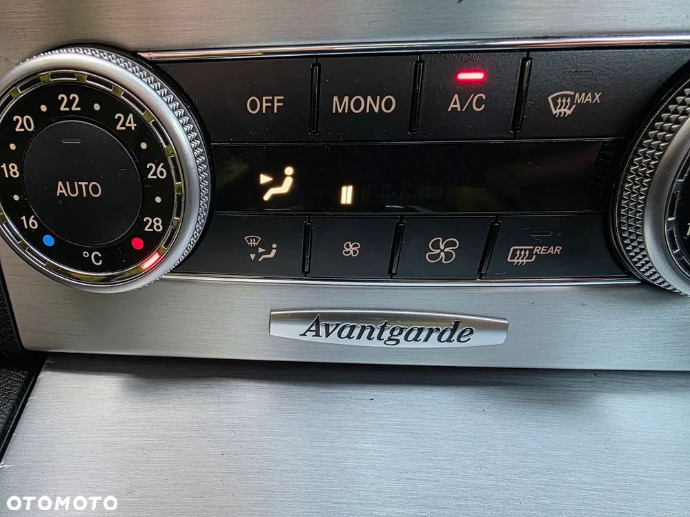 Mercedes-Benz Klasa C 180 BlueEFFICIENCY Avantgarde - 14