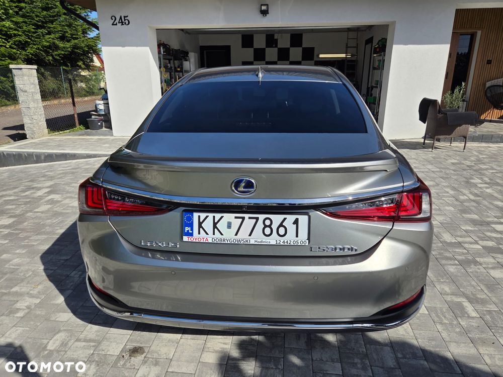 Lexus ES - 3