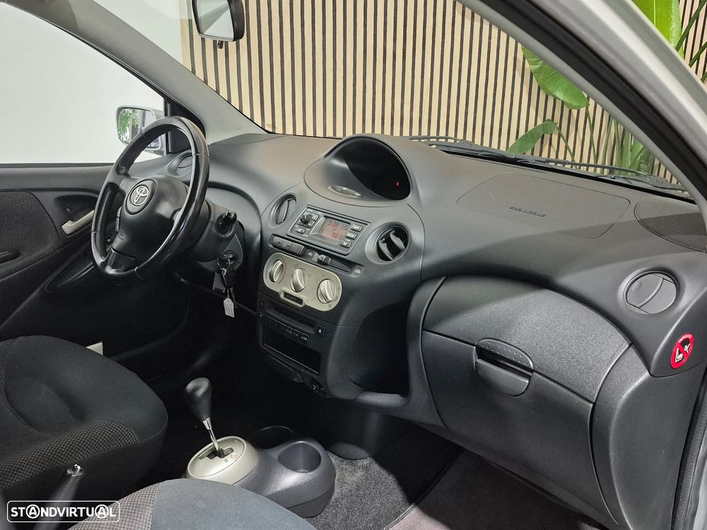 Toyota Yaris 1.0 Sol MMT AC - 11