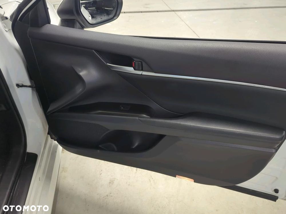 Toyota Camry 2.5 Hybrid Comfort CVT - 14