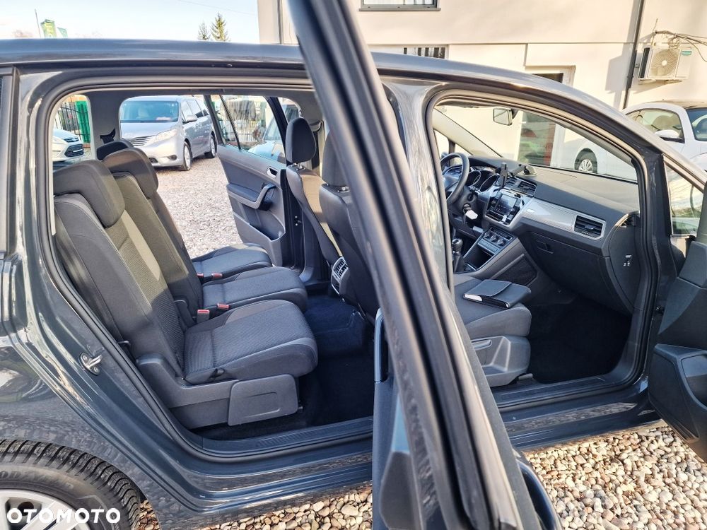 Volkswagen Touran - 17