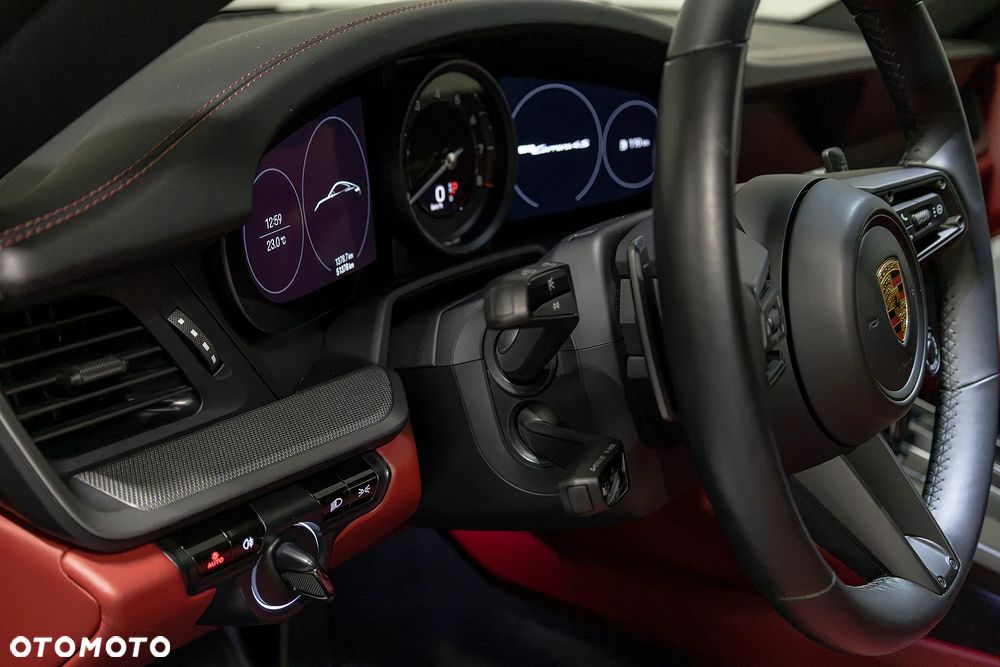 Porsche 911 Carrera 4S - 22