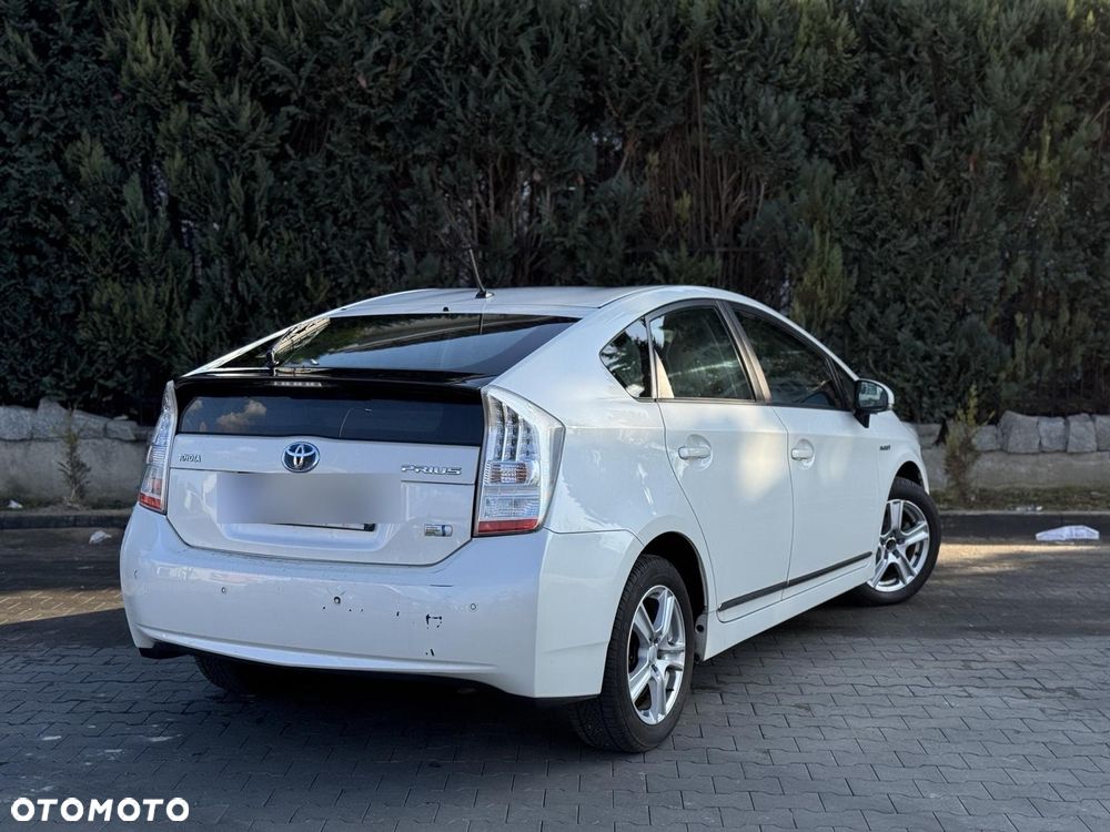 Toyota Prius (Hybrid) - 5