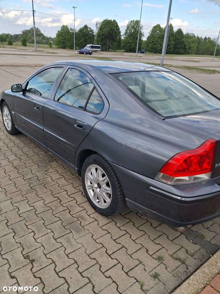 Volvo S60 2.4D5 Momentum - 9