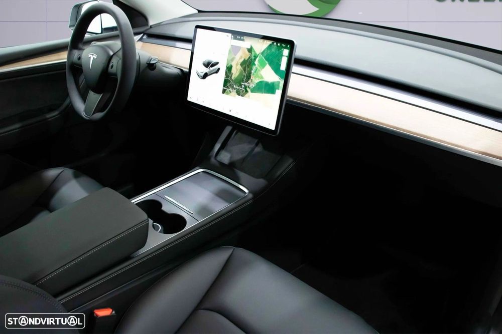 Tesla Model Y - 10