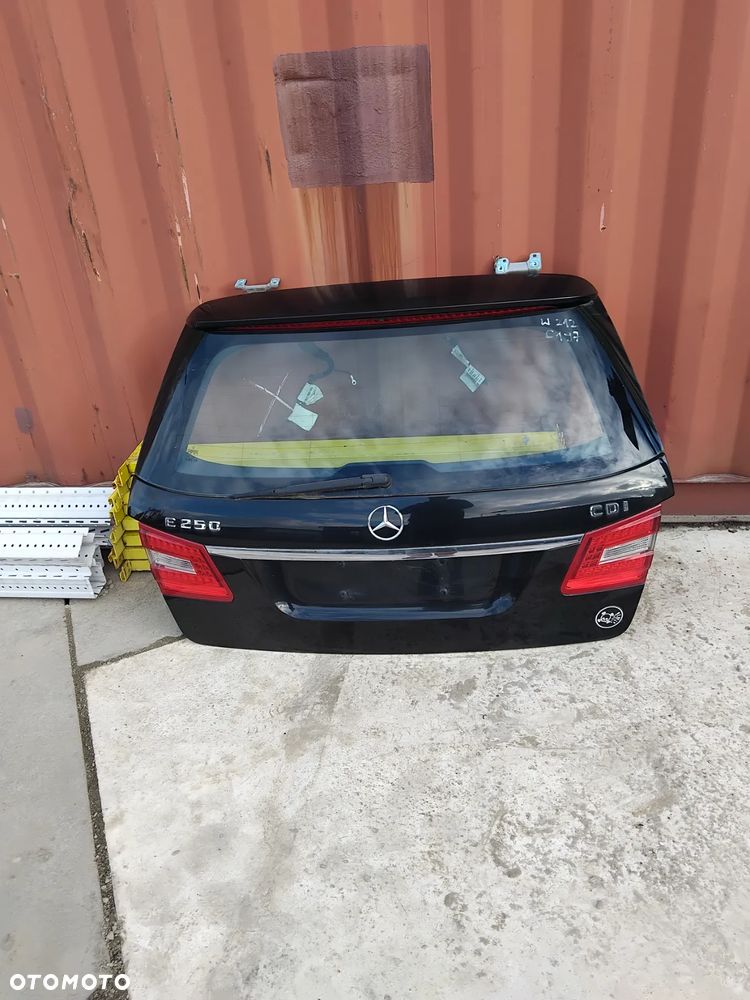 Klapa drzwi błotnik Mercedes  W212 kolor C197