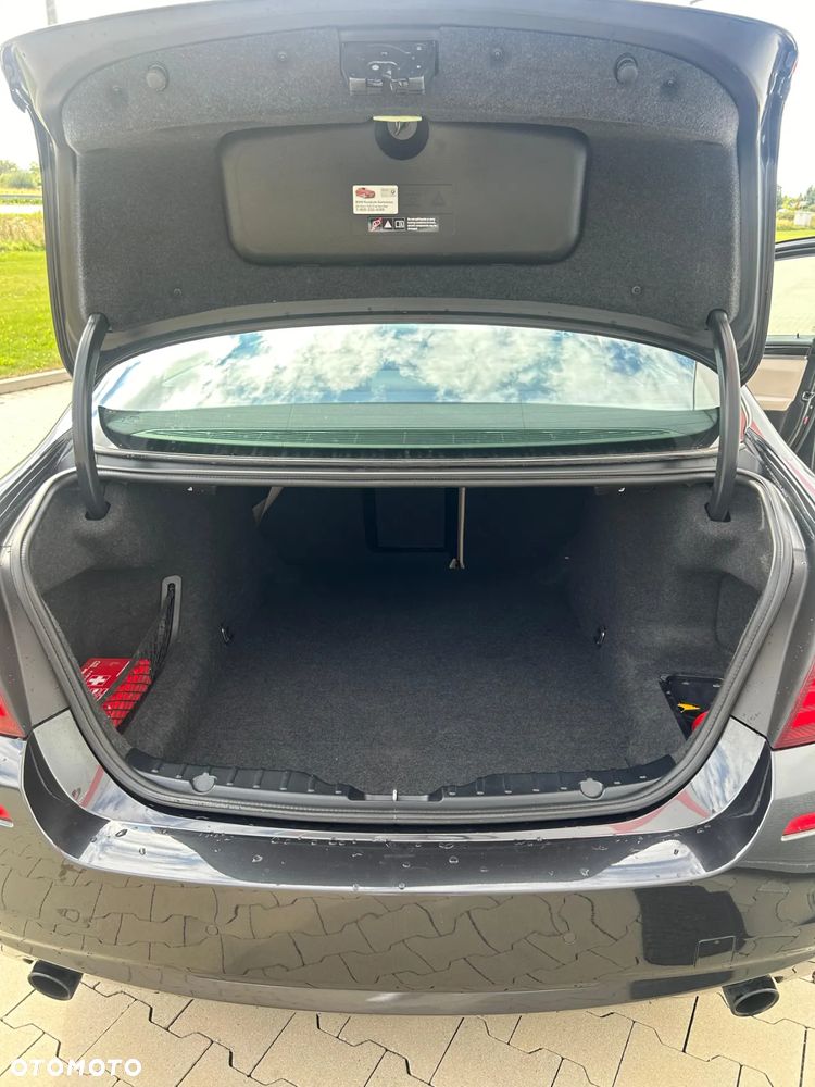 BMW Seria 5 535i xDrive Sport-Aut - 12