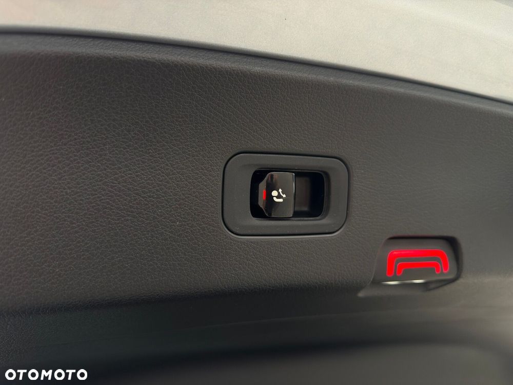 Mercedes-Benz GLC - 33