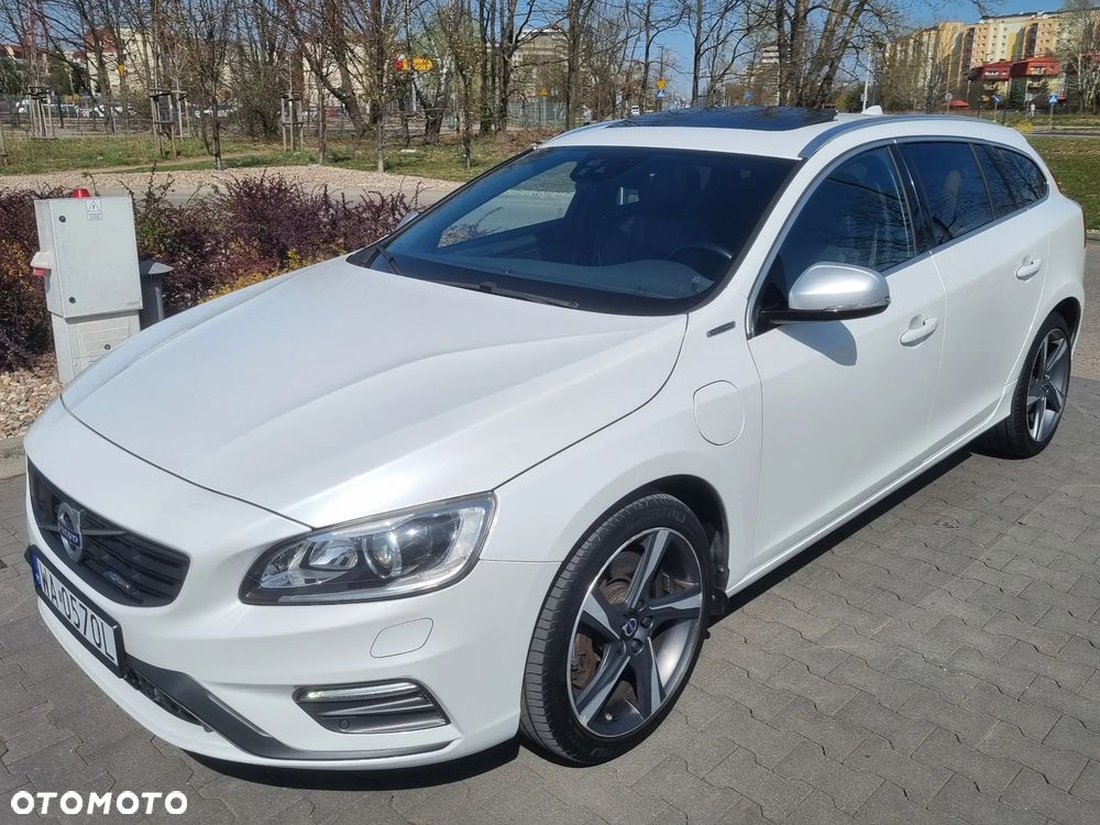 Volvo V60 D6 AWD Plug-in Hybrid R-Design Summum - 2
