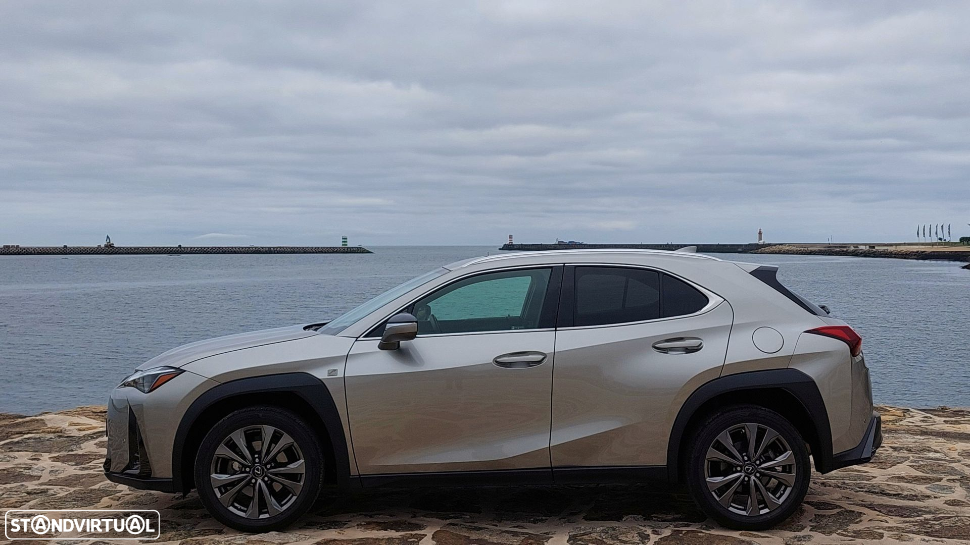 Lexus UX 250h Sport (Ecrã 12.3) - 3