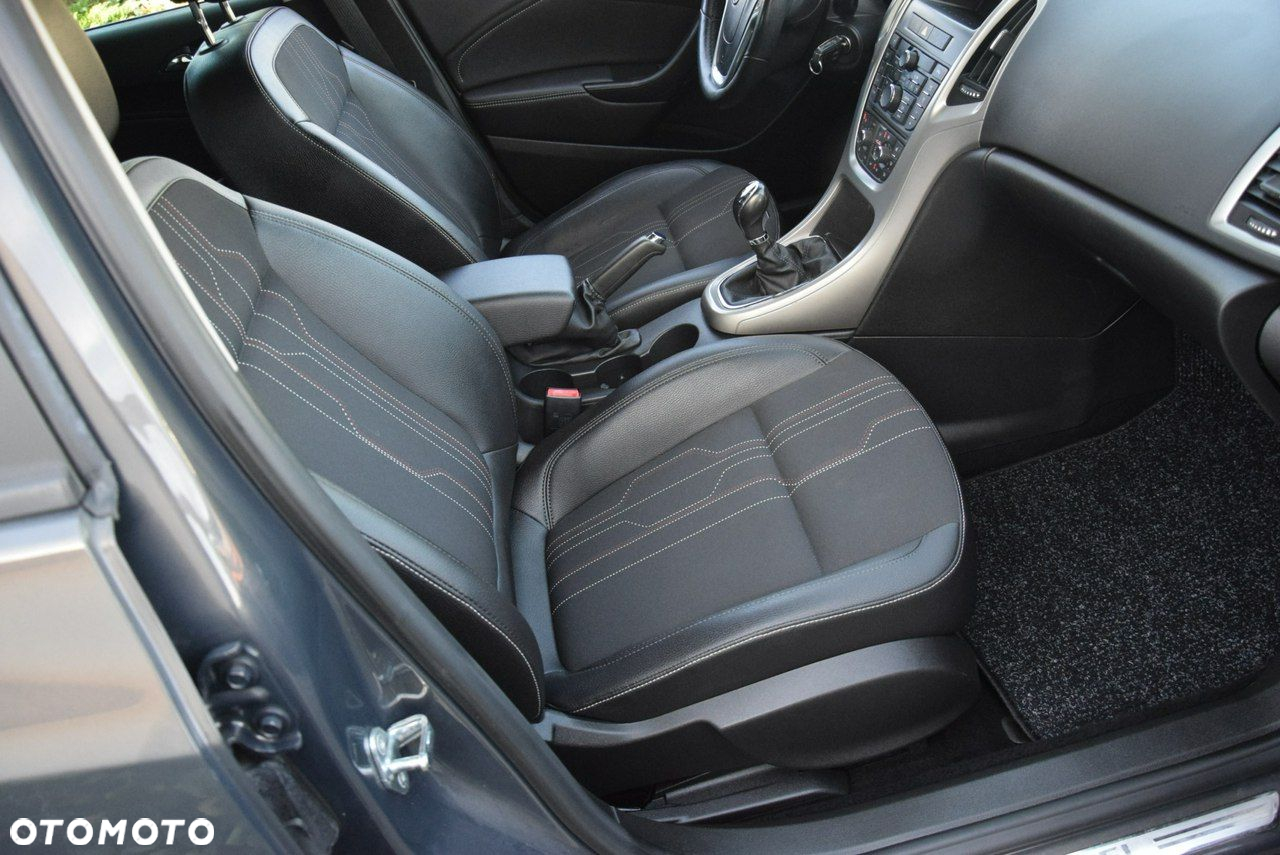 Opel Astra 1.4 Turbo 150 Jahre - 19