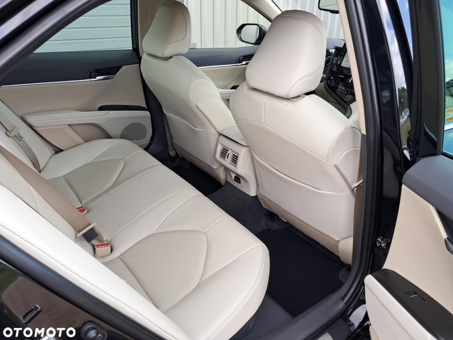 Toyota Camry - 11