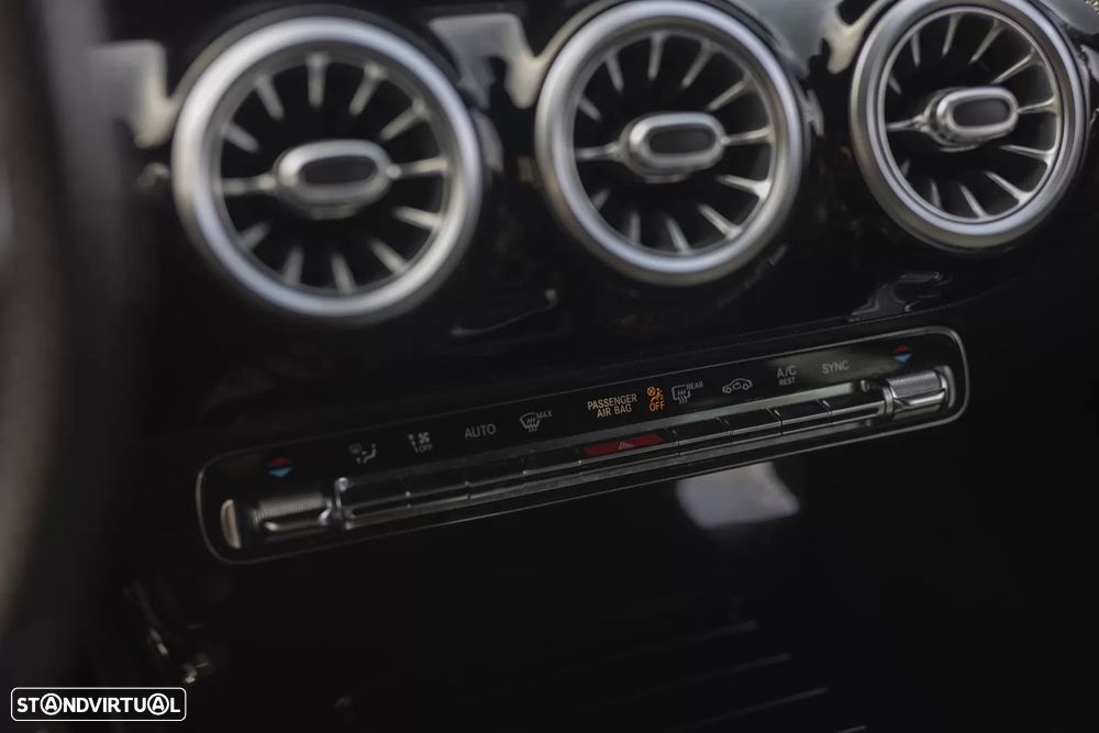 Mercedes-Benz A 250 7G-DCT AMG Line - 18