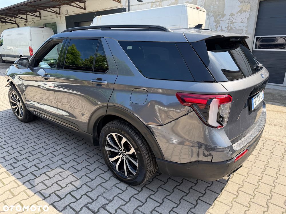 Ford Explorer - 4