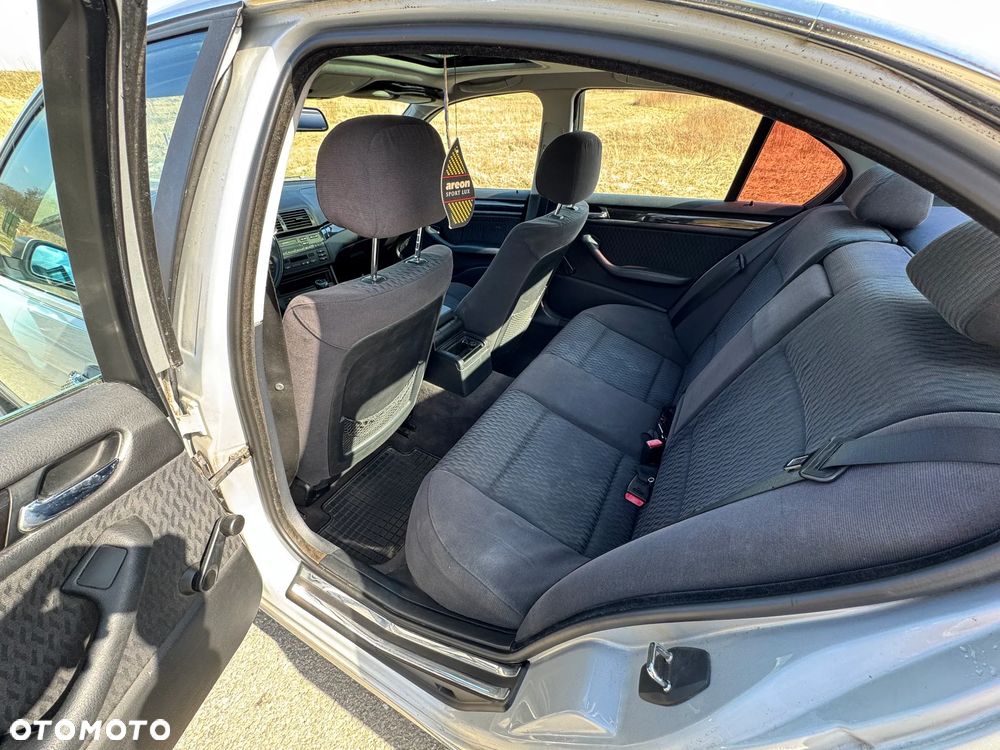 BMW Seria 3 323i - 11