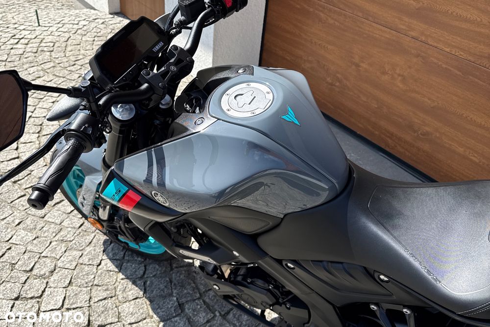 Yamaha MT - 27