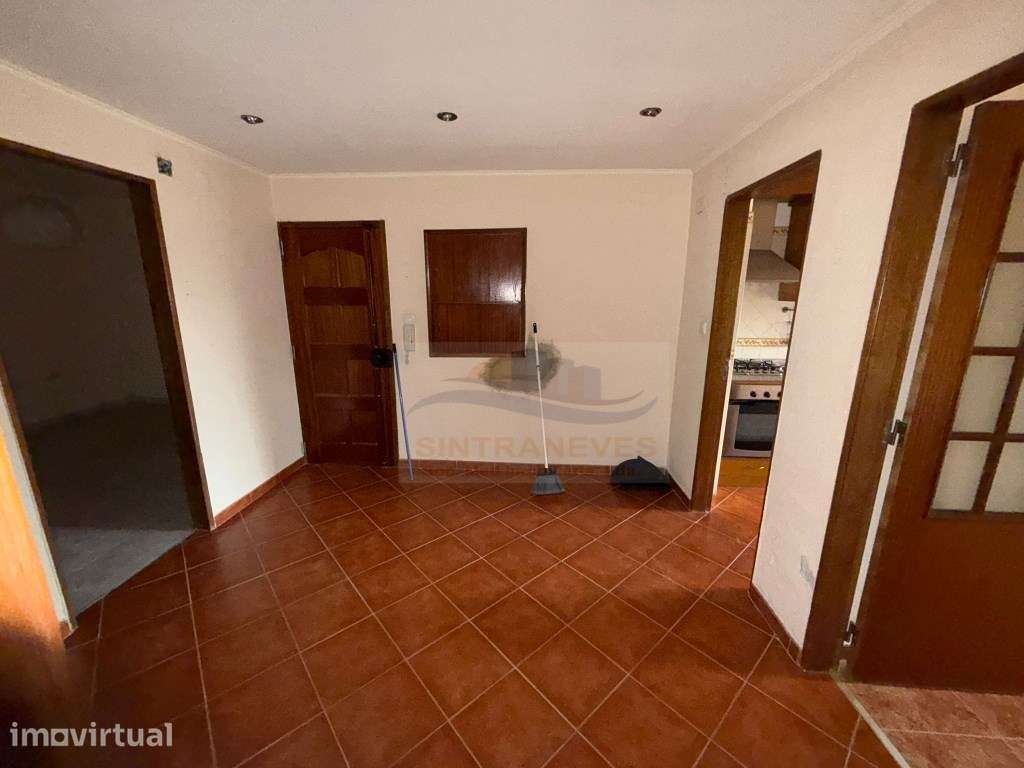 Apartamento T1 + 2 com logradouro - Grande imagem: 2/26
