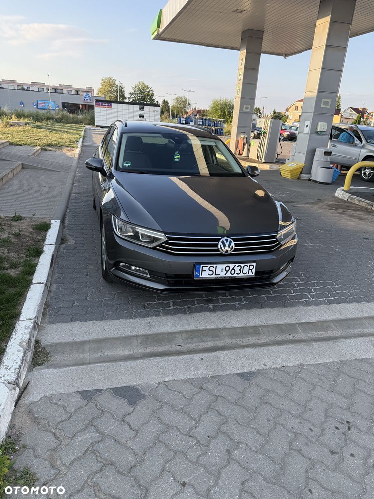 Volkswagen Passat - 1