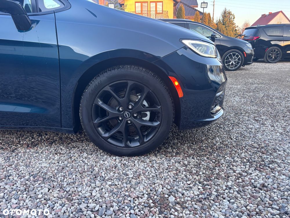 Chrysler Pacifica - 2