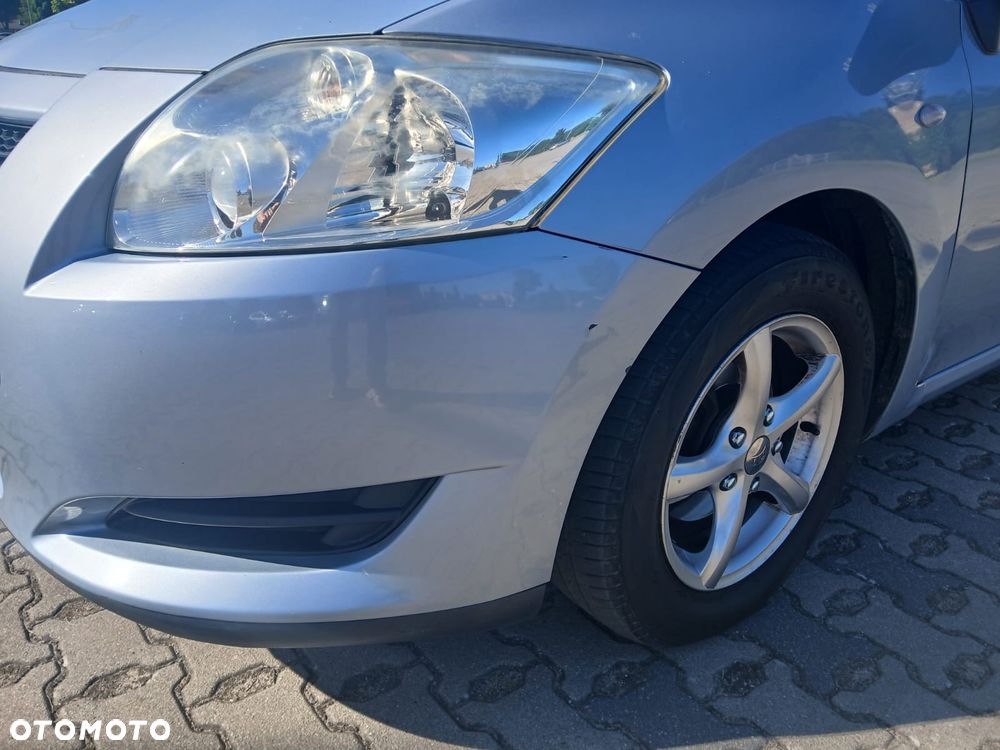 Toyota Auris 1.4 VVT-i Terra - 2