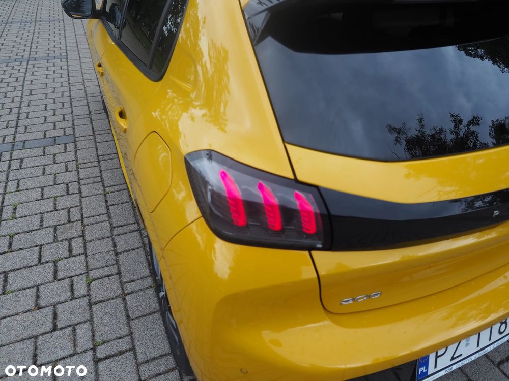 Peugeot 208 1.2 T Allure S&S - 11