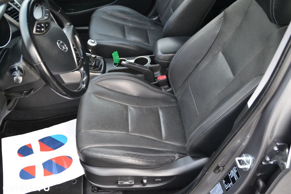 Hyundai i30 i30cw 1.6 Fifa World Cup Edition - 18