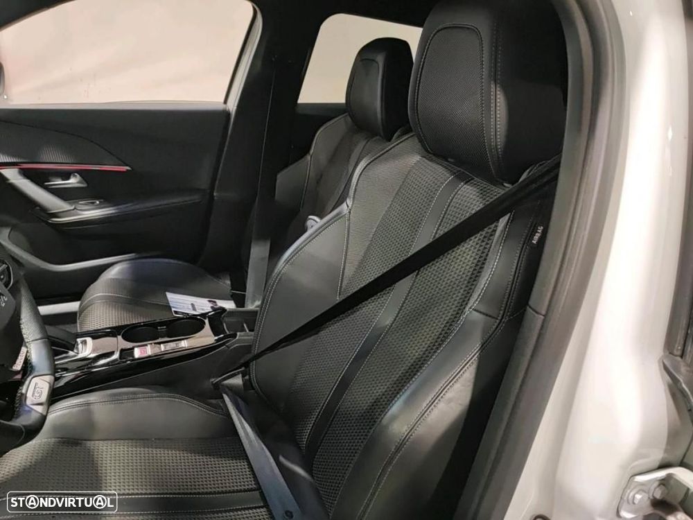 Peugeot e-2008 50 kWh GT - 3