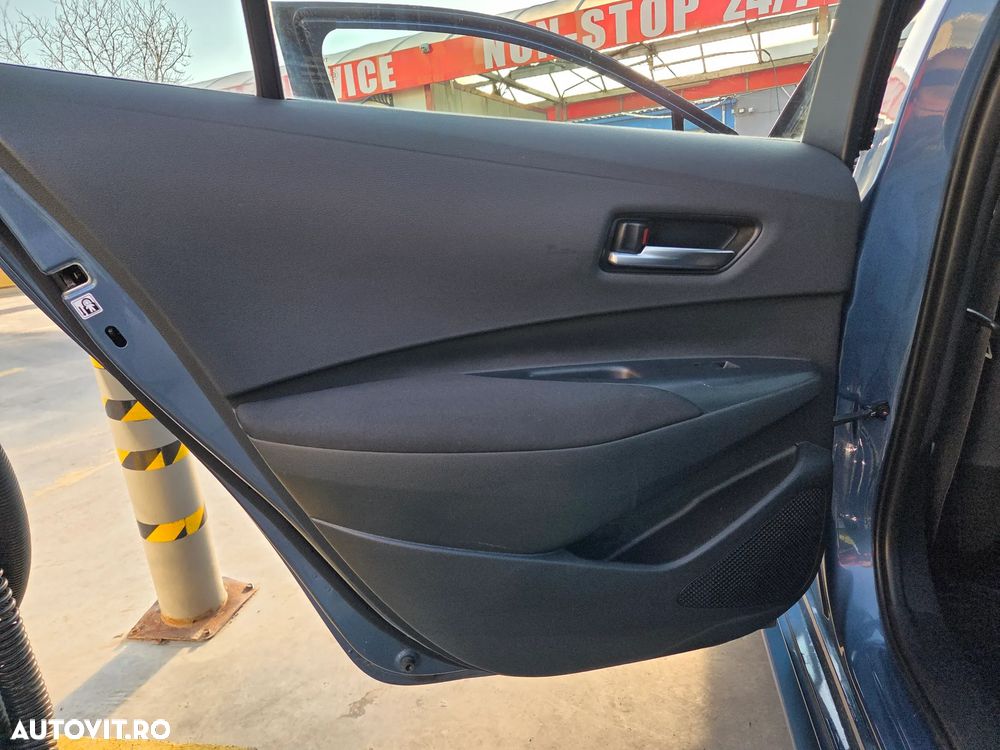 Toyota Corolla 1.8 HSD Business - 29