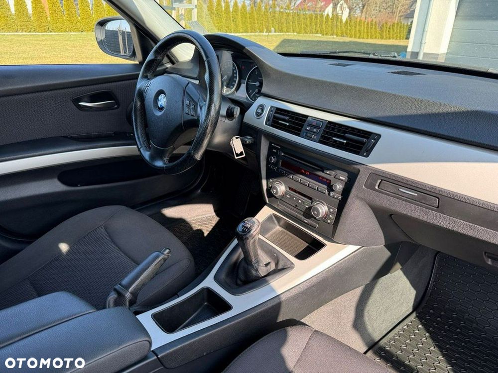 BMW Seria 3 318d DPF Edition Lifestyle - 17