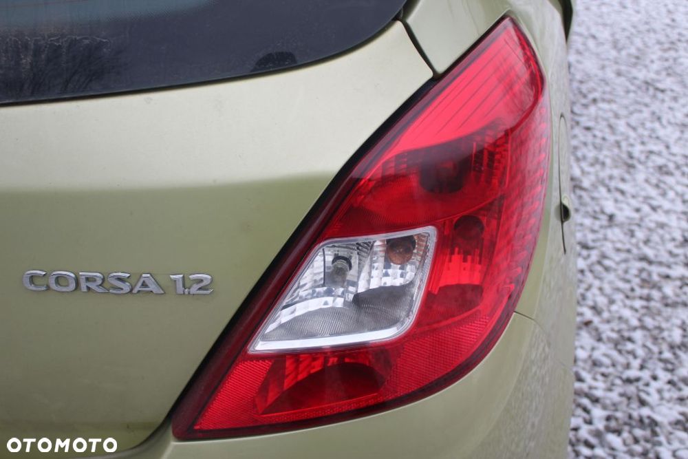 LAMPA TYLNA PRAWA PRAWY TYŁ OPEL CORSA D 5D - 2