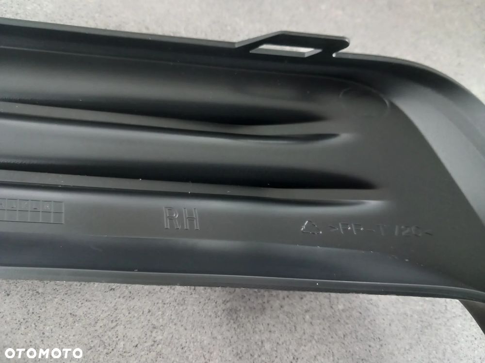 Ramka halogenu - kratka prawa Ford Fiesta 2017- 2328374 - 4